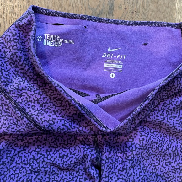 SOLD! Nike Dri Fit Capri Leggings - Picture 4 of 6